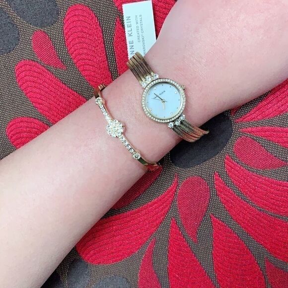Women’s Anne Klein watch and bangle Bracele set - Picture 3 of 11